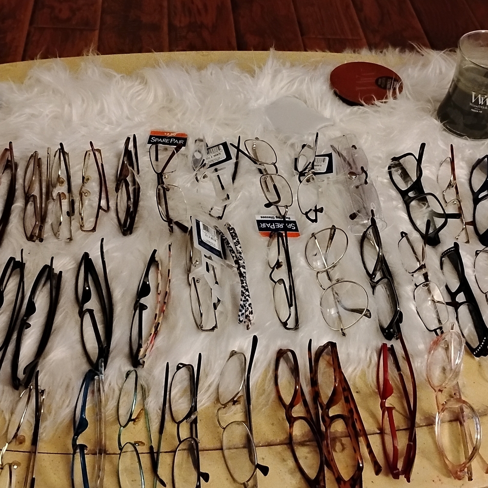 Mystery Box of Stylish Sunglasses and Glasses. Unsorted. 5lb Box. 75-100 Per Box - Picture 2 of 14